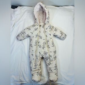 Jessica Simpson Cream Black Hooded Baby Snowsuit One Piece Baby Bunting  6-9 mo